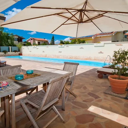 Bed and breakfast Gentarrubia 4*