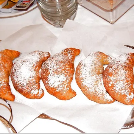 杰塔露比亚酒店 4*