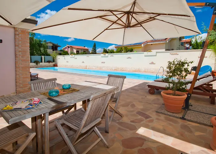 Frühstückspension Gentarrubia 4*